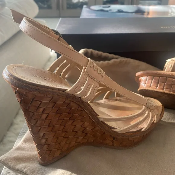 Bottega Veneta Basket Weave Wedge Sandals • 6.5 - Picture 2 of 11